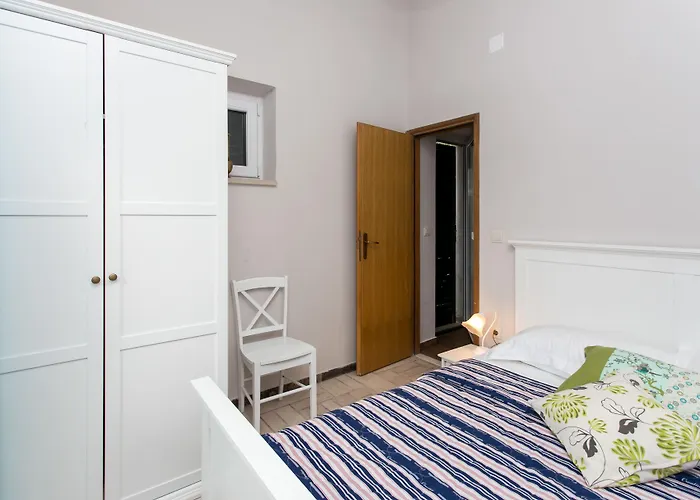 Mirjana דירה מליני